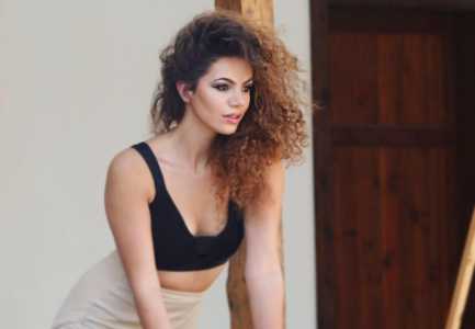 Megi ka lene Ameriken per te drejtuar lokalin e saj ne Korçe Megi Duro