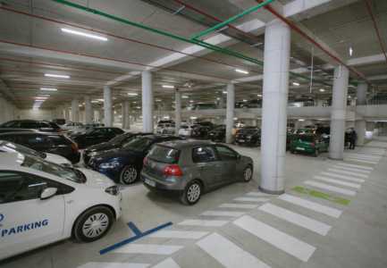 Erion Veliaj peruron parkimin e parë nëntokësor me karikim elektrik