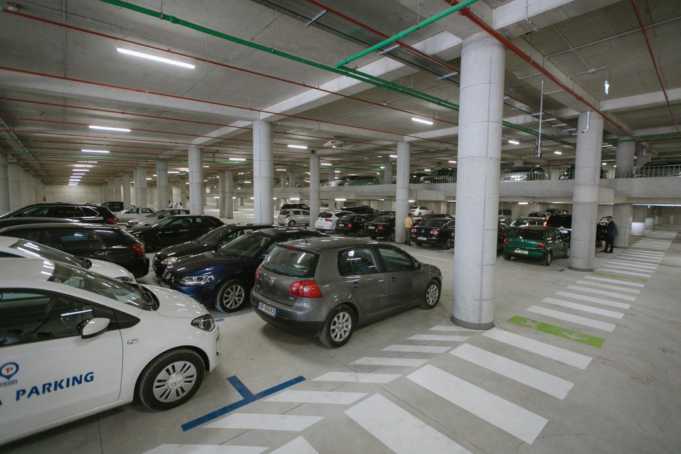 Erion Veliaj peruron parkimin e parë nëntokësor me karikim elektrik