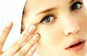 Disa rregulla të thjeshta për të shmangur rrudhat nga fytyra juaj