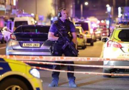 Lajm i fundit: Kamioni përplas besimtarët pranë një xhamie në veri të Londrës