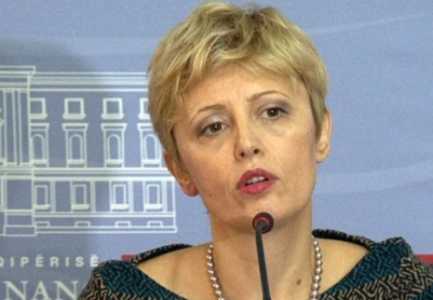 Zv/ministrja e Ministrisë së Financave: Asnjë zyrtar nuk është shkarkuar nga puna!
