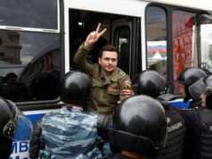 Policia ruse arreston kritikun e Putin, Navalny para protestës së Moskës