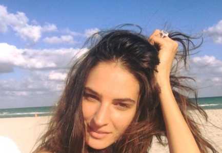 Sa keq! Si e festoi Emina Cunmulaj përvjetorin e martesës