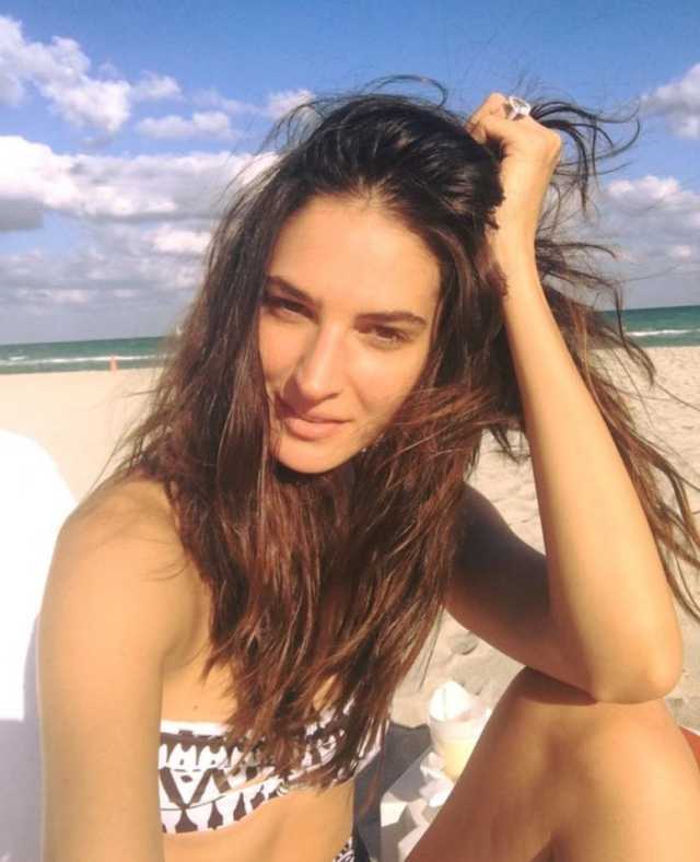 Sa keq! Si e festoi Emina Cunmulaj përvjetorin e martesës