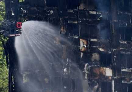 Zjarri në Londër: Vazhdojnë kërkimet nën renojat e kullës për të gjetur të zhdukurit