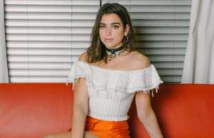 Dua Lipa bashkëpunon me Chris Martin të Coldplay për një këngë të re në albumin e saj të ri