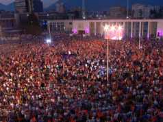 PS mbyll fushaten ne Tirane me flamuj kuqezi