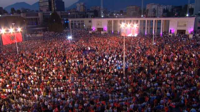 PS mbyll fushaten ne Tirane me flamuj kuqezi