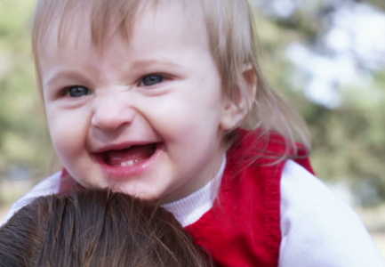 Studiuesit! Femijet qe qeshin me shume jane me te zgjuar