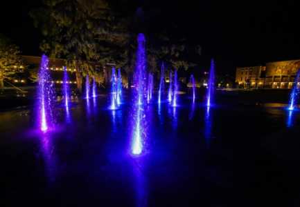 Sheshi Skenderbej, pamje mahnitese naten