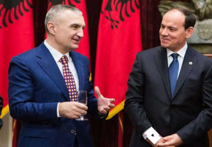 Detajet e ceremonisë/ Meta betohet sot President