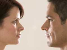 Femrat me sytë ngjyrë kafe dhe meshkujt me fytyrë të rrumbullakët, janë më të besueshëm