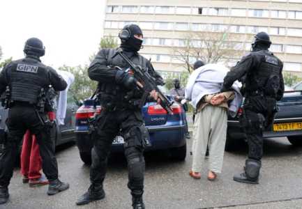 Të shtëna me armë në Francë, 1 i vdekur e 6 të plagosur