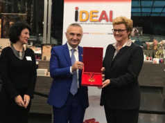 Meta nderon Franz Josef Strauss me “Dekoraten e Flamurit Kombetar”